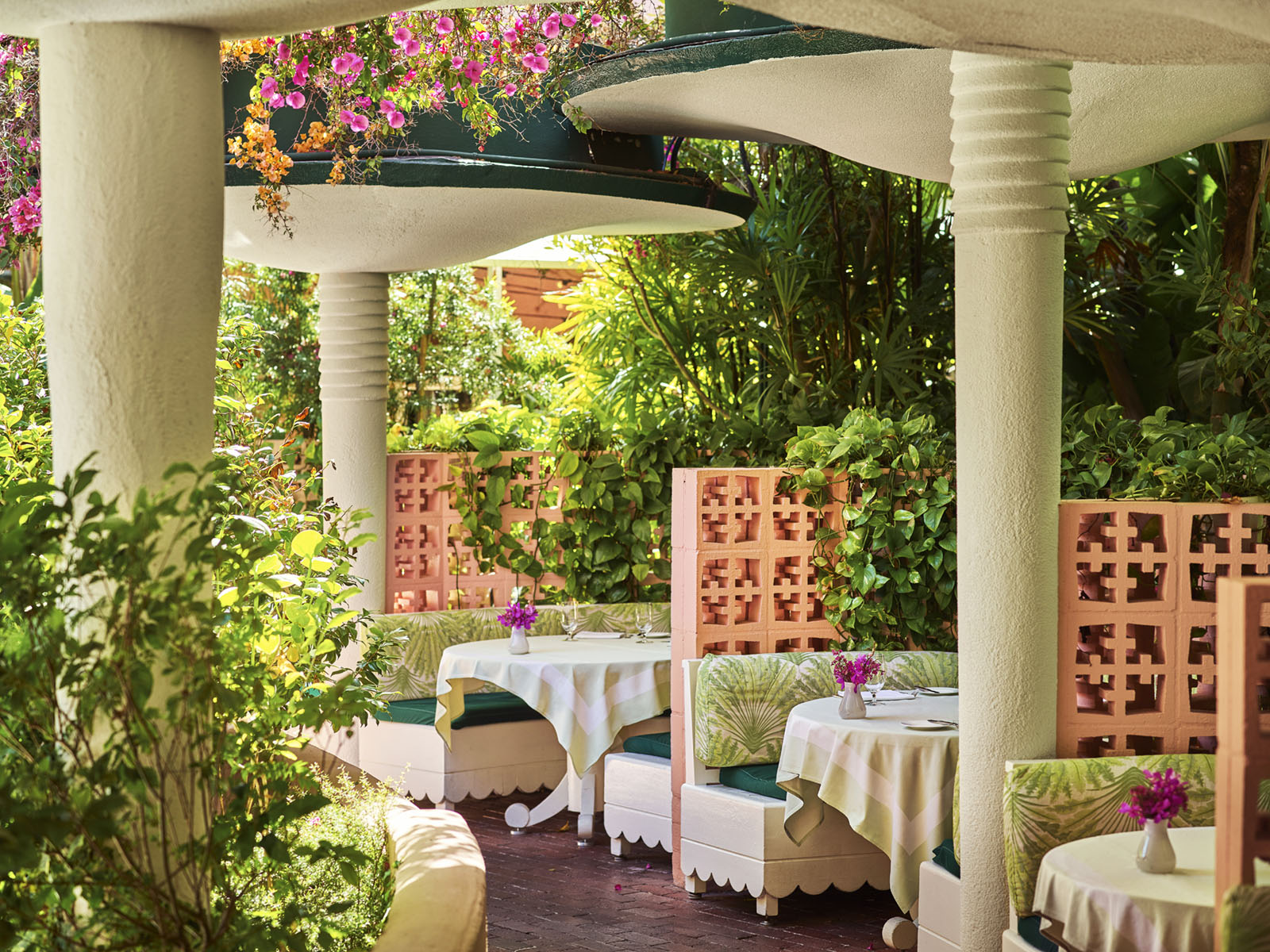 Polo Lounge photo 2